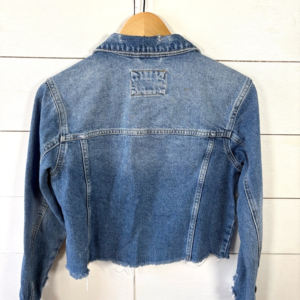 Forever 21 Distressed Cropped Denim Jacket Raw Hem Size S - Picture 10 of 10